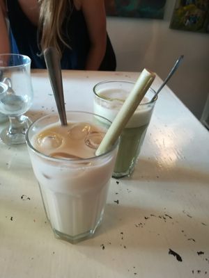 Vanilla Milkshake (Front) and Matcha Latte (in the back) at Veganalina in Hamm