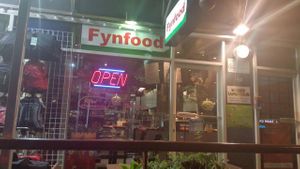 Fynfood vegan vegetarian downtown vancouver west end robson street at Fynfood in Vancouver