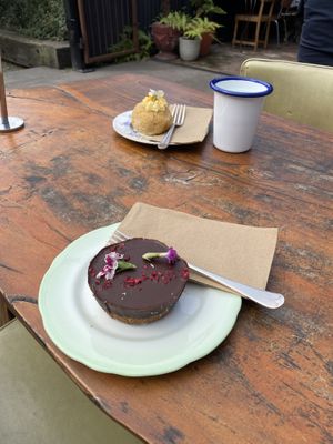 Peanut butter cup and citrus slice 👌🏻  at The Shroom Room in Christchurch