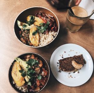 chili sin carne + carrot cake at Le Tricycle in Paris