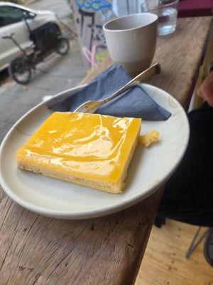 Mango-Cheesecake at Margarete Café in Hamburg