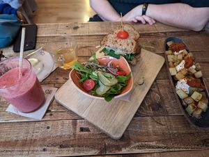 Patatas bravas, tea, Smoothie, eggplant toast at The Juice House in Barcelona