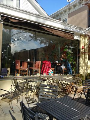 Outside seating area at Cafe Vienna in Princeton