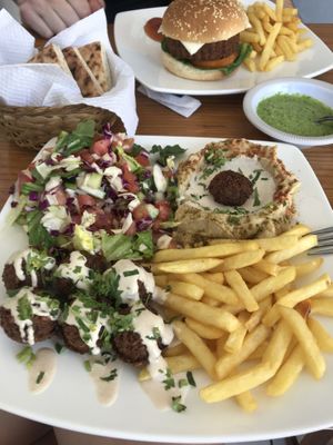 Plato completo  at Falafel Nessya in Playa Del Carmen