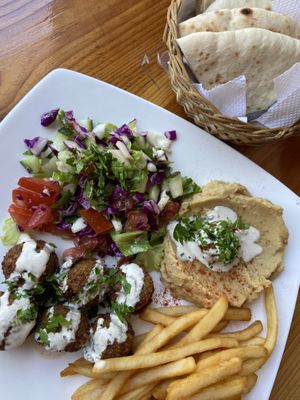 Plato completo at Falafel Nessya in Playa Del Carmen