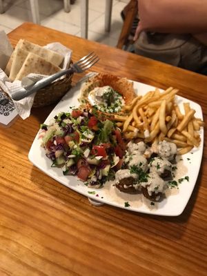 Plato completo   at Falafel Nessya in Playa Del Carmen