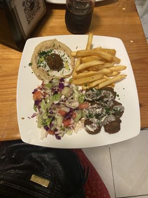 Plato completo   at Falafel Nessya in Playa Del Carmen