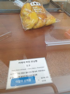 curry onion rolls at The Bread Blue - Nogosan in Seoul