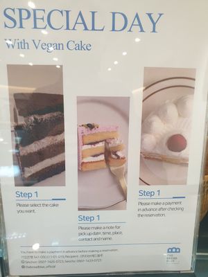 can special order cakes at The Bread Blue - Nogosan in Seoul