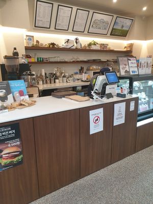 counter ordering ... self serve the breads and bring here at The Bread Blue - Nogosan in Seoul