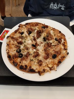 Blue vegan pizza at The Bread Blue - Nogosan in Seoul