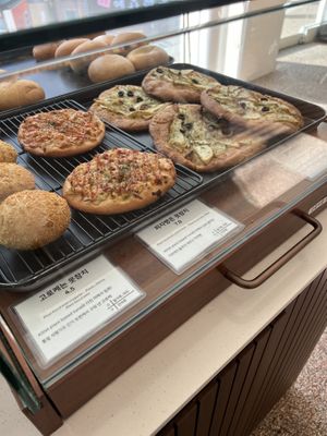 Tuna pizza  at The Bread Blue - Nogosan in Seoul