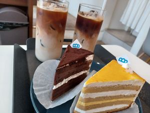 Vanilla lattes, chocolate cake, mango cake at The Bread Blue - Nogosan in Seoul