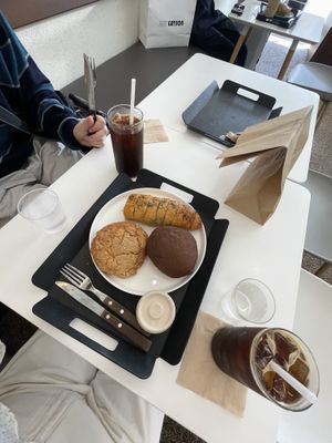Garlic bread, chocolate peanut cream bread, 3rd thing i don’t remember, iced americanos  at The Bread Blue - Nogosan in Seoul