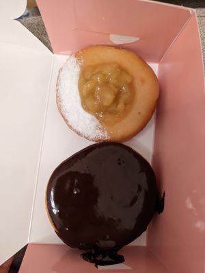 Apple cider & double chocolate at Donaccino in Dubai