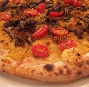 Vegan's Delight Pizza at Pizzeoli in St Louis