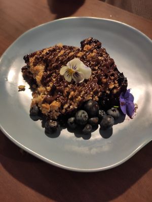 Crumble de frutos rojos at Coca Sova in Dublin