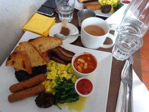 Irish breakfast (with tea) at Coca Sova in Dublin