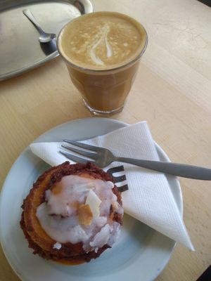 Coffee and pumpkin-cinnamon roll 😋 at Mamacoffee in Prague