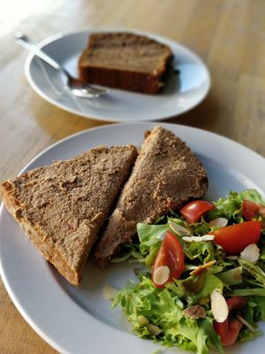 Bananabread (delicious!!) and bread with a spread msde of sundried tomatoes at Mamacoffee in Prague