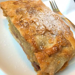 vegan apple strudle! at Mamacoffee in Prague