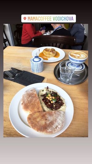 hummus at Mamacoffee in Prague