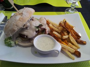 One of the delicious meals offered at Londonewyork in Marseille