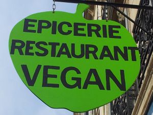 The outside sign (not obvious when driving by...) at Londonewyork in Marseille