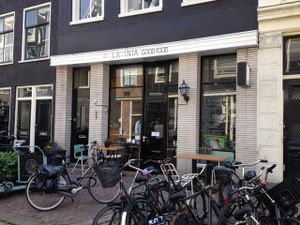 Outside at Lavinia Good Food - Centrum in Amsterdam