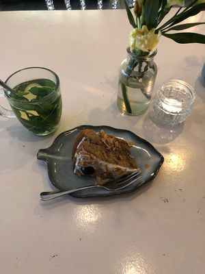 Vegan cake at Lavinia Good Food - Centrum in Amsterdam