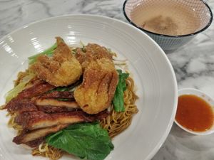 Wanton noodle with fried Dumplings and mock char siew at Onn Vegetarian 安顺素食 in Central Singapore