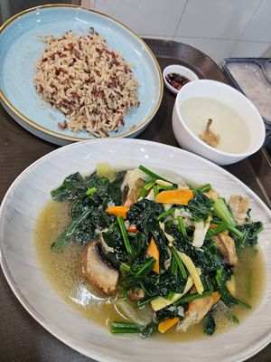 Fried spinach with Assorted mushrooms ~ 20/12/23 at Onn Vegetarian 安顺素食 in Central Singapore
