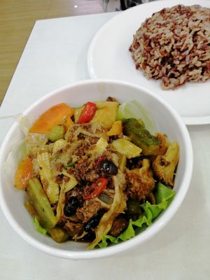 Bittergourd and mushrooms at Onn Vegetarian 安顺素食 in Central Singapore