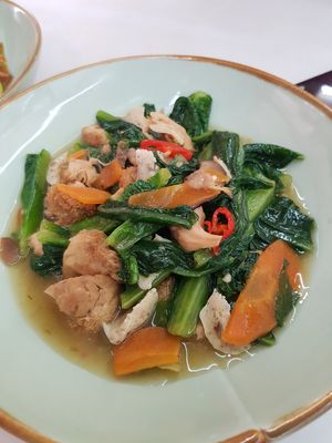 Monkey head mushroom with romance lettuce @10 at Onn Vegetarian 安顺素食 in Central Singapore