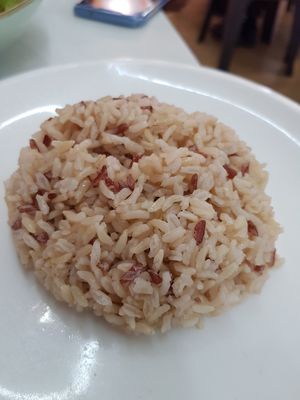 Complimentary brown rice at Onn Vegetarian 安顺素食 in Central Singapore