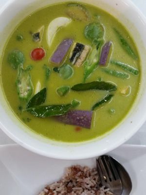 Green curry at Onn Vegetarian 安顺素食 in Central Singapore
