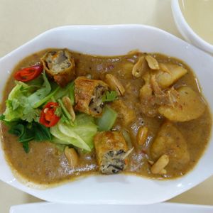 Thai massaman curry at Onn Vegetarian 安顺素食 in Central Singapore