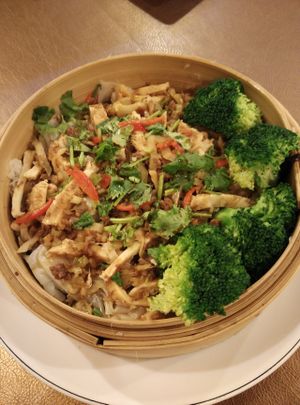 Steamed Thick Rice Noodles in Lotus Leaf at Veggie Family 素食一家 in Kowloon