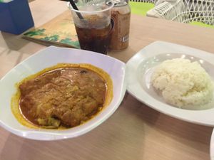 chicken curry with rice at Clover 8 in East Singapore