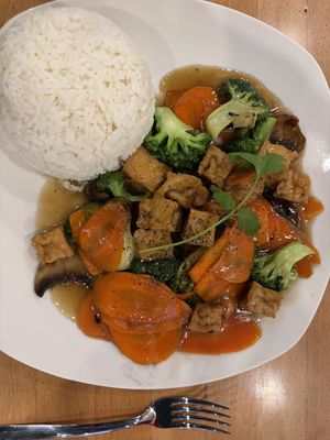 Very mild in flavor. No option fir spice level or brown rice    at Saigon Rendezvous in Olympia