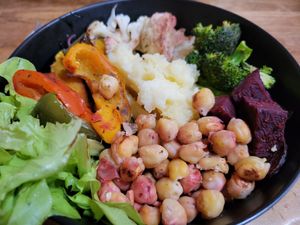 Harvest bowl - yes you can easy healthy here #Veganuary at Eat.Co in Koh Phangan