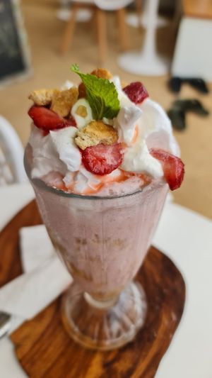 Strawberry and cream at Eat.Co in Koh Phangan