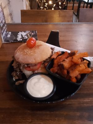 Yummy vegan burger at Eat.Co in Koh Phangan