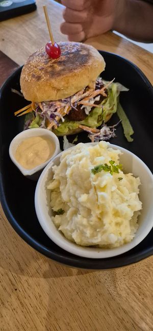 schnitzelburger and coco mash potatoes at Eat.Co in Koh Phangan