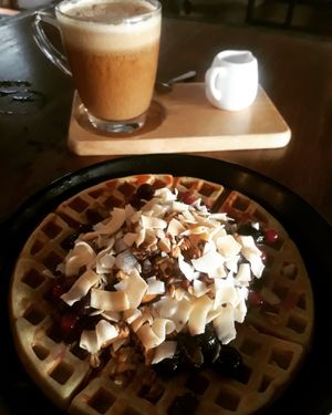 Vegan & gluten free berry waffle at Eat.Co in Koh Phangan