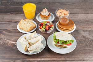 BRUNCH
Pancakes + confiture 
+ Dessert du jour 
+ Boisson chaude
+ Jus d'orange 20cl
+ Salade de fruits, granola et yaourt végétal (25€)
+ 4 Mini-wraps (29€)
Option s/ at Les Delices De Gigi in Le Perreux