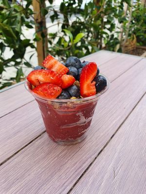 Tropical bowl at Berry Bowl in Los Angeles