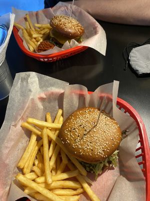 Chilli Beyond Burger and US beyond Burger  at Belzepub in Prague