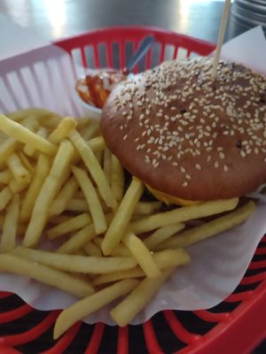 Manaburger at Belzepub in Prague