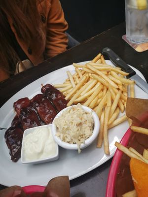BBQ 'ribs' at Belzepub in Prague